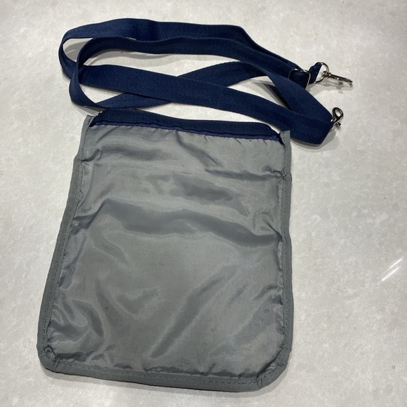 LeSportsac Crossbody Bag 3 Zip Navy Blue Polka Dot ⭐️⭐️⭐️⭐️ - Picture 10 of 15